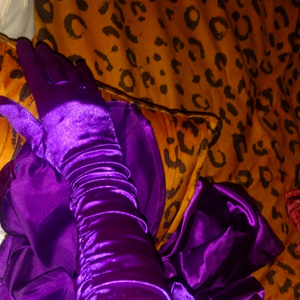 Elegant Purple Satin Scarf and Gloves Set - Picture 5 of 5